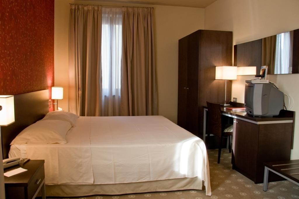 Hotel Fortyfive Chivasso Pokoj fotografie
