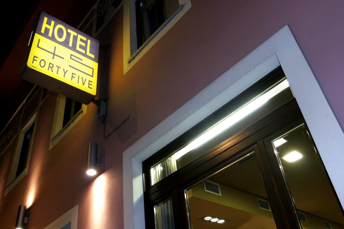 Hotel Fortyfive Chivasso Exteriér fotografie